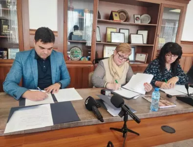 Сред малкото в страната: В община Димитровград подписаха Колективен трудов договор  