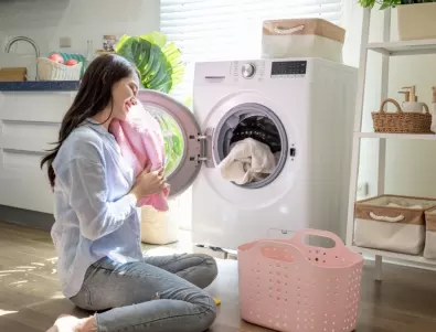 Най-евтиният и лесен трик, който удължава живота на пералнята - само изсипете това в нея