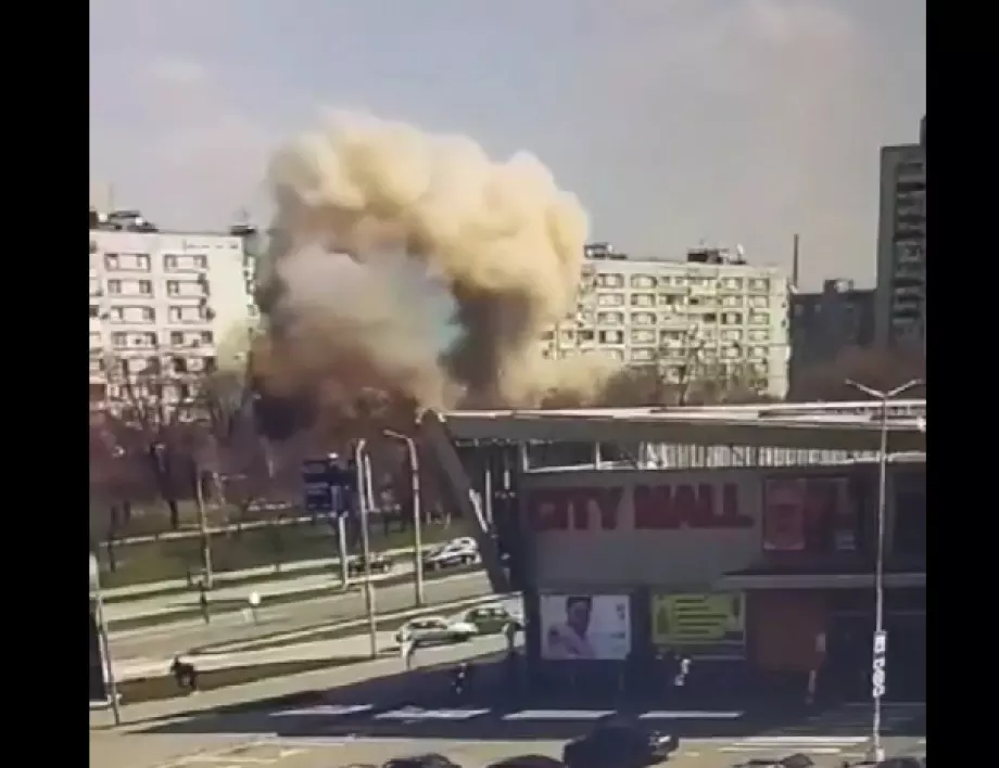 Руска ракета се вряза в жилищна сграда в Запорожие (ВИДЕО)