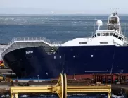 Кораб се обърна на сух док в Шотландия (СНИМКИ)