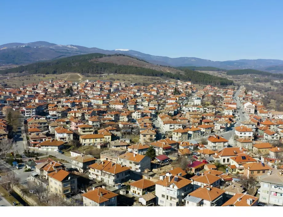 Името на кой български град идва от думата "панаир"