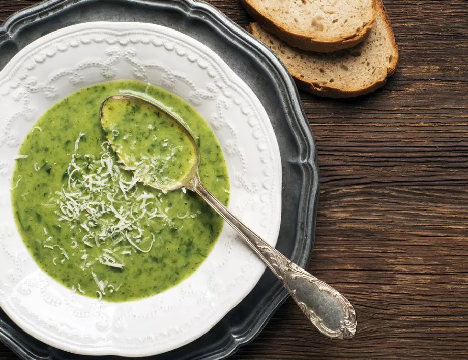 Спаначена КРЕМ супа със сос Бешамел: Така я правят в добрите ресторанти