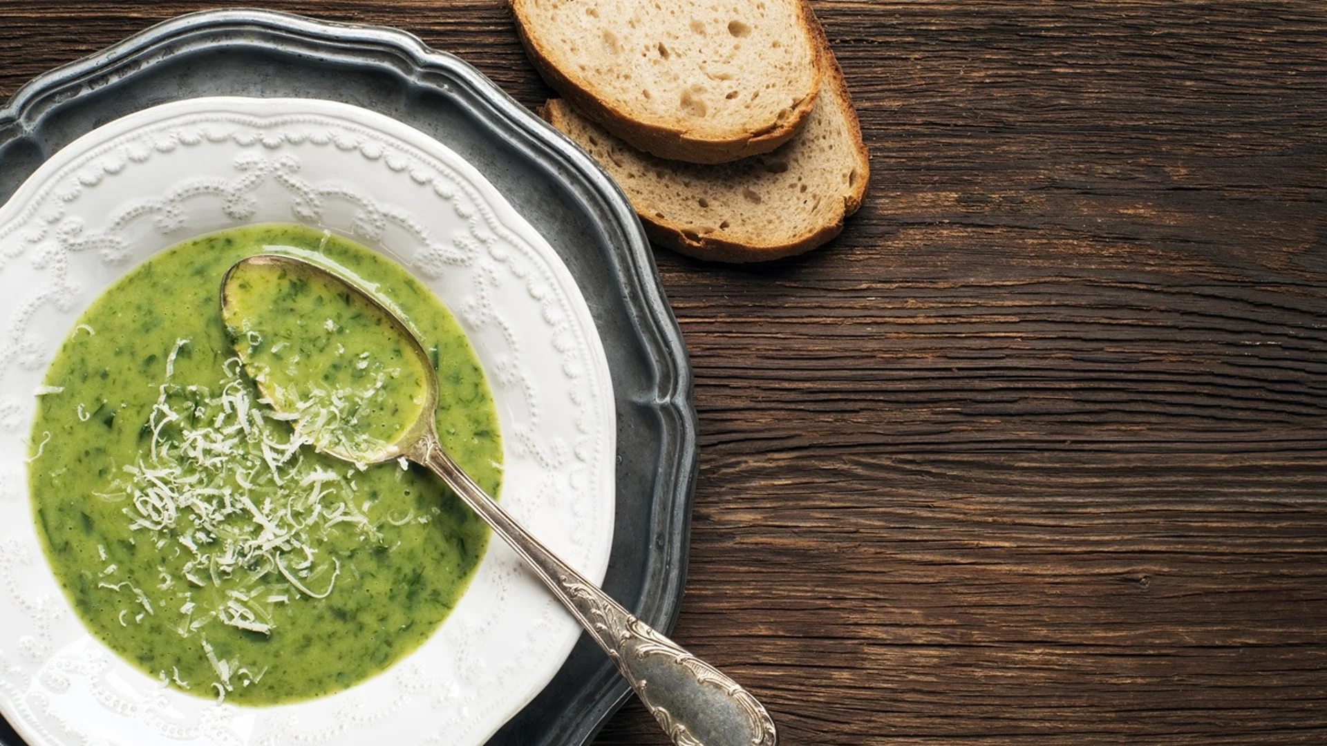 Пролетна супа с лапад и спанак: Свежо предложение