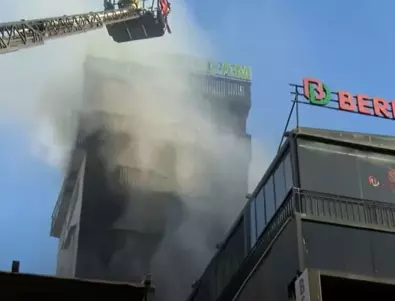 Двама души са загинали при пожар в хотел в Истанбул (ВИДЕО)