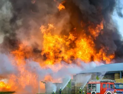 Петима души загинаха след пожар в Румъния (ВИДЕО)