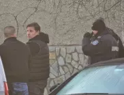Полиция нахлу в сградата на "Лев инс" в София