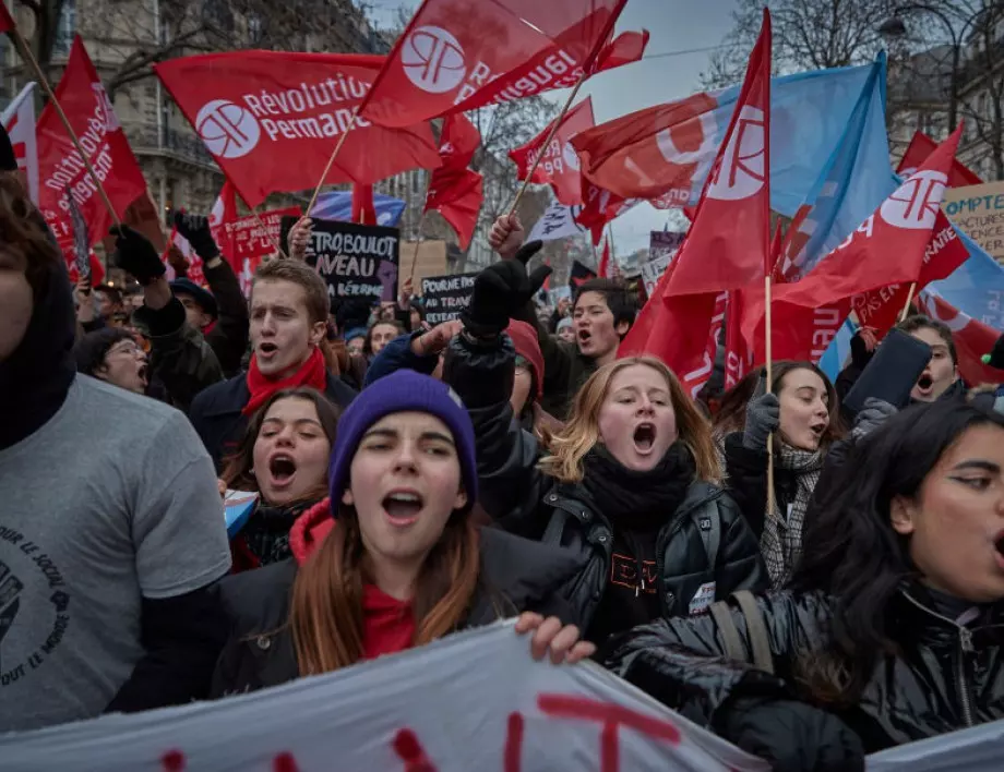 Нови сблъсъци с полицията при протестите във Франция (ВИДЕО)