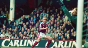 23 години по-късно: Висшата лига не е забравила легендарното воле на Ди Канио (ВИДЕО)