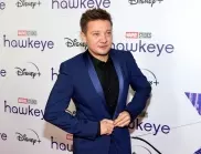 След ужасния инцидент: Джеръми Ренър отново проходи (ВИДЕО)