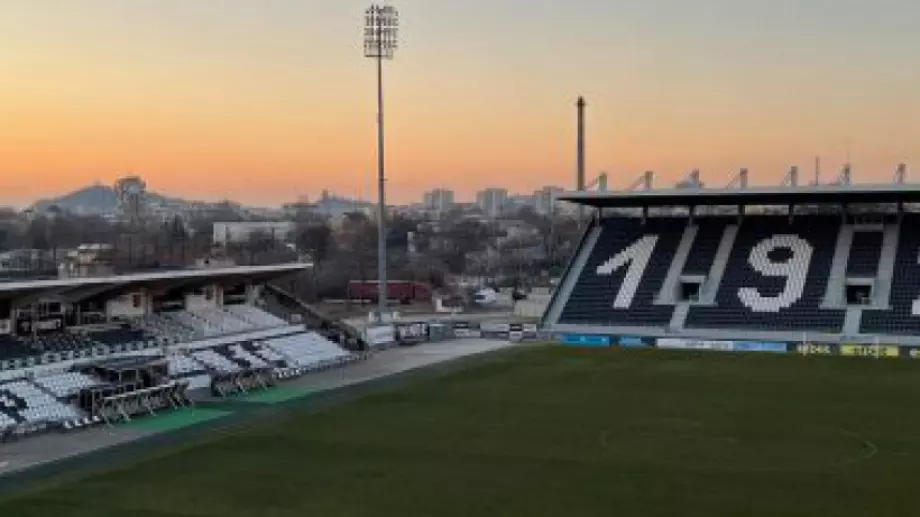 Локомотив Пловдив скоро приема "гости" в новия сектор? Кметът е доволен: Стадионът става много модерен