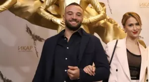 {{ otherArticle[0].article.title }}