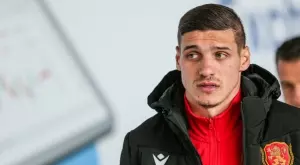 {{ otherArticle[0].article.title }}