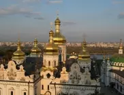 Последен ден в Киевско-Печорската лавра: Тръгват си монасите под шапката на Московската патриаршия (ВИДЕО)