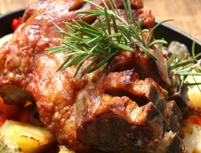 Професионален готвач издаде ТАЙНАТА на сочно и ароматно агнешко месо за Великден