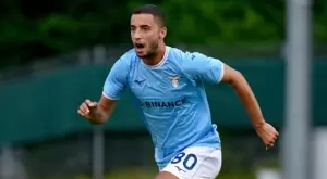 Футболист оцеля в зверска катастрофа - излетя от пътя и влетя в спортна зала (ВИДЕО)