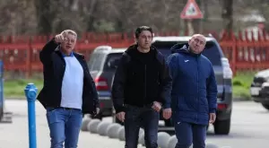 {{ otherArticle[0].article.title }}