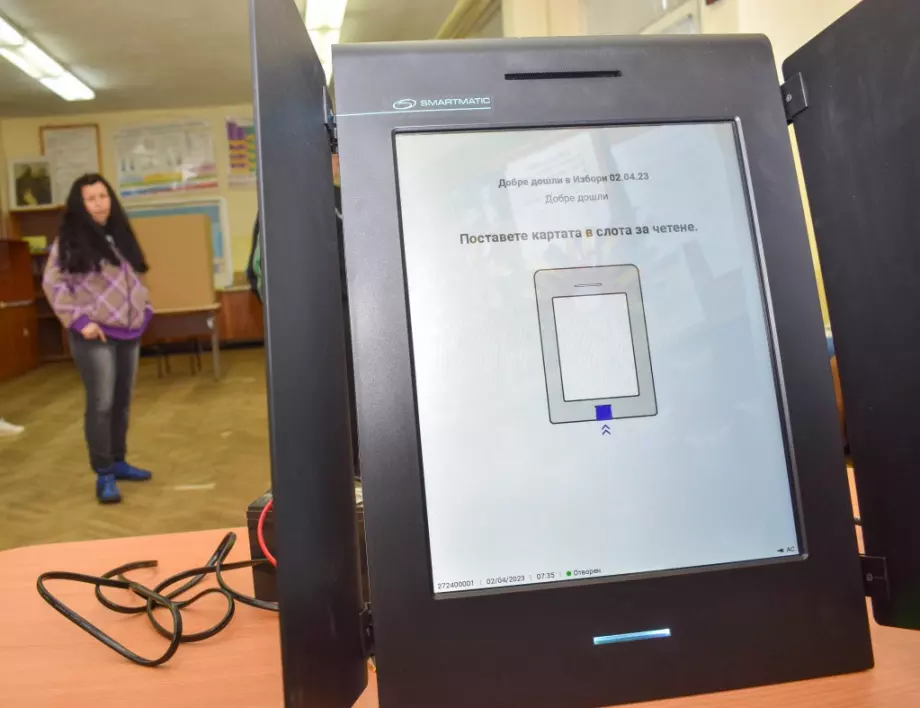 "Информационно обслужване" отговори на Асен Василев: Не организираме избори и не управляваме машините