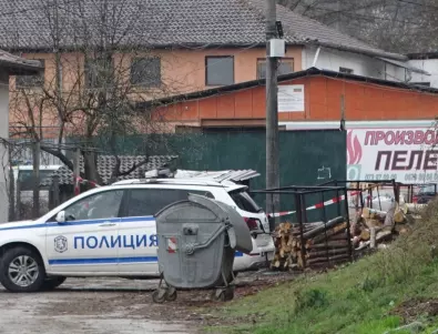 Полиция влезе в цех за пелети в село край Симитли 