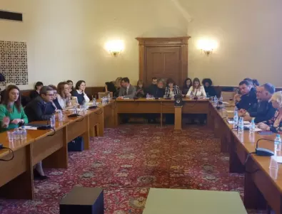 МУЗИКАУТОР: След близо двегодишно политическо безвремие ще обедини ли българската музика народните представители?