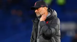 Часовникът тиктака: Ливърпул може да изгуби без пари двама титуляри, ако се забави