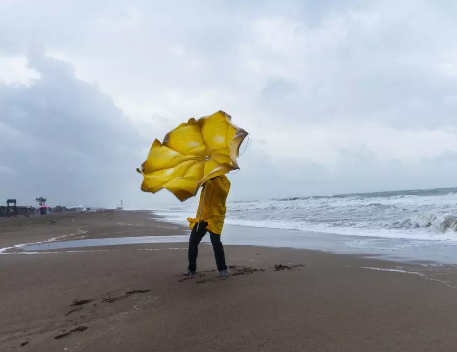 Жълт код за силен вятър в 17 области на страната