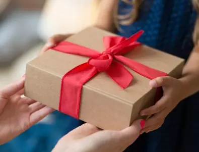 Кои подаръци носят лош късмет: не трябва да се дават или приемат