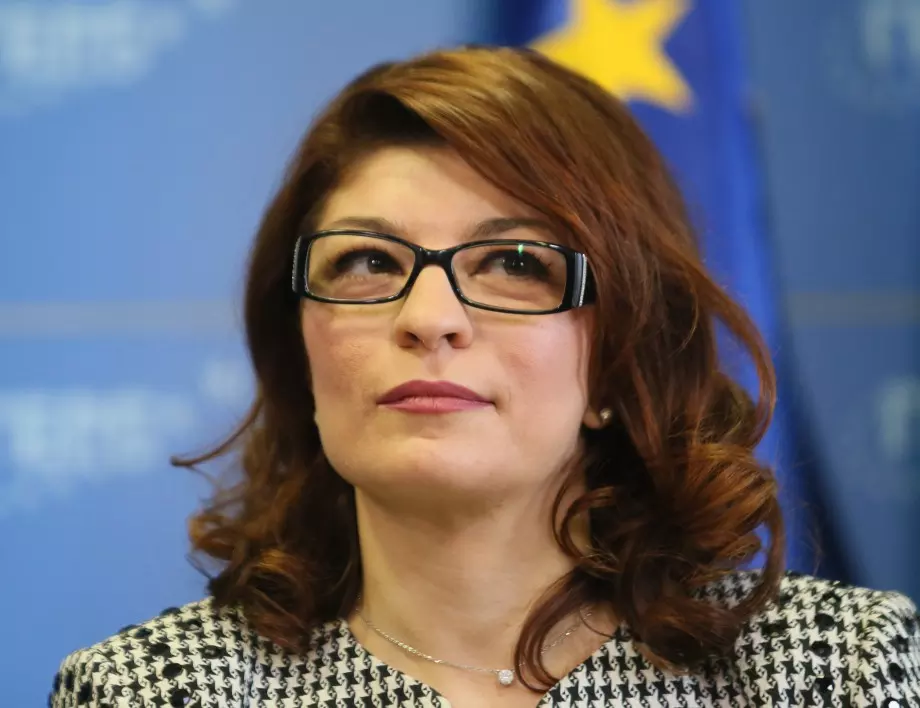 Десислава Атанасова: Ако ПП-ДБ не ни подкрепят за първия мандат, ще предложим правителство на малцинството