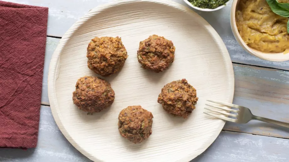 Зеленчукови кюфтенца с червена леща и магданоз: Вкусно и полезно