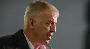 {{ otherArticle[0].article.title }}