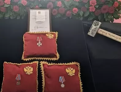 Русия погреба с почести взривения пропагандист Татарски, Пригожин донесе чук (ВИДЕО)