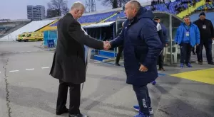 {{ otherArticle[0].article.title }}