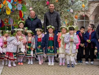 Детските градини и ясли в Ямбол украсиха дървета с великденска украса