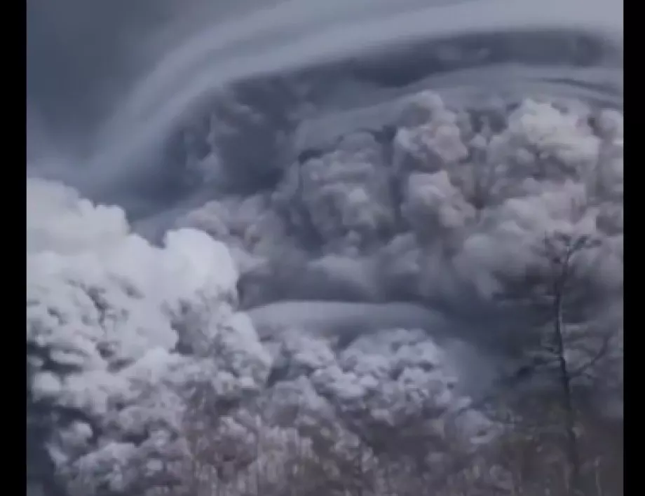 ВИДЕО: Вулкан в Камчатка изригна и изхвърли рекордно количество пепел