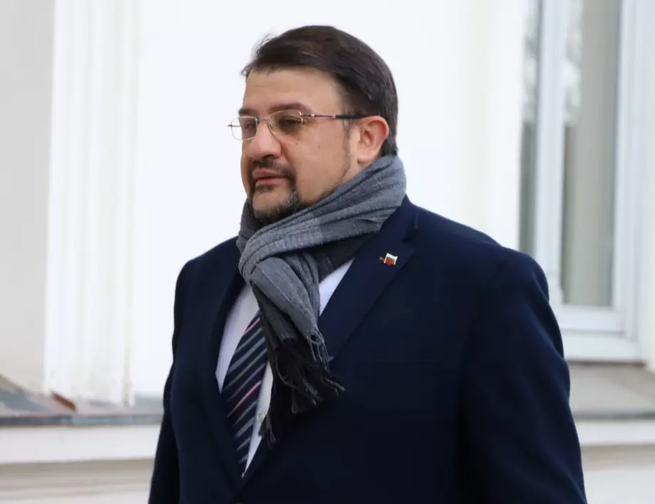 Настимир Ананиев: Няма война между парламента и президенството, има бал с маски