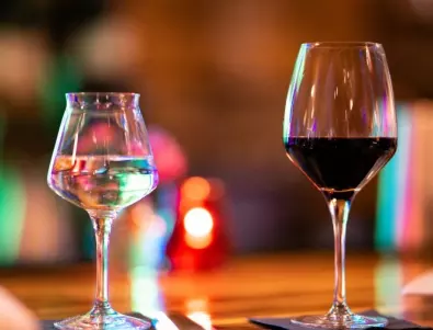 Учени: Хората, които пият вино в това количество, са с по-висок риск от деменция