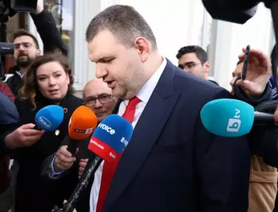 Бащата на Пеевски пак иска депутатите да могат да бъдат сваляни