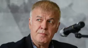 {{ otherArticle[0].article.title }}