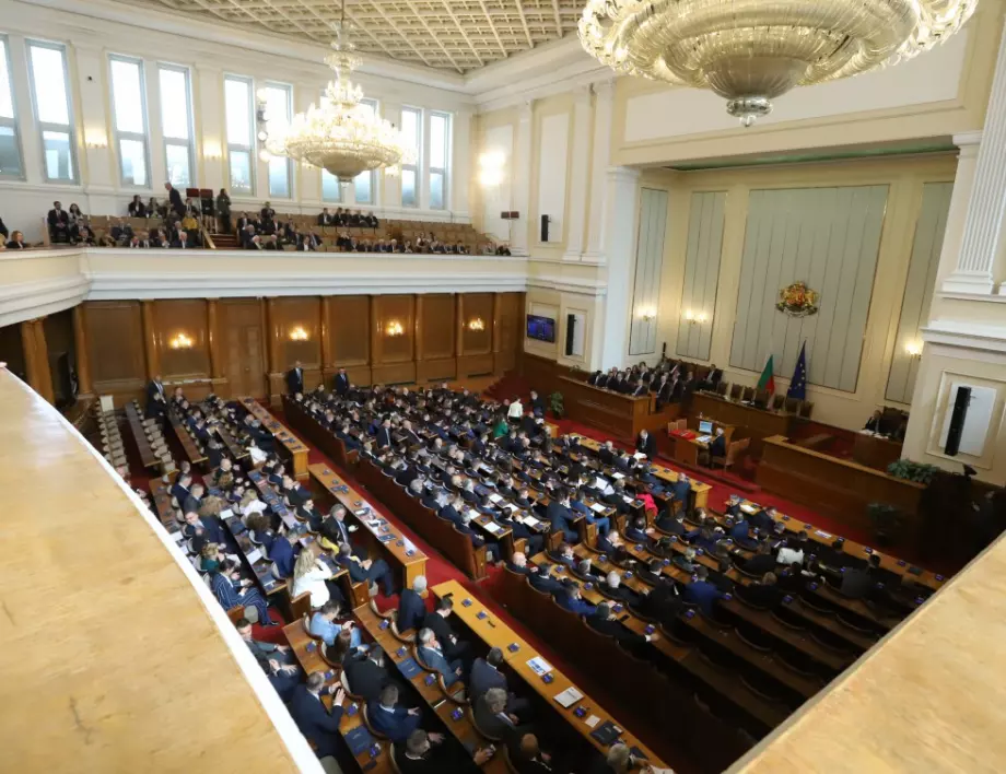Депутатите изслушват Никола Стоянов, създават и комисия за казуса с имунитета на Радостин Василев  
