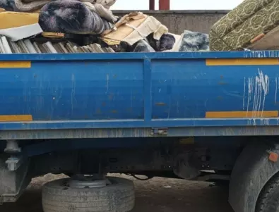 Казанлъчани изхвърлиха близо 140 000 кг ненужни дрехи и вещи