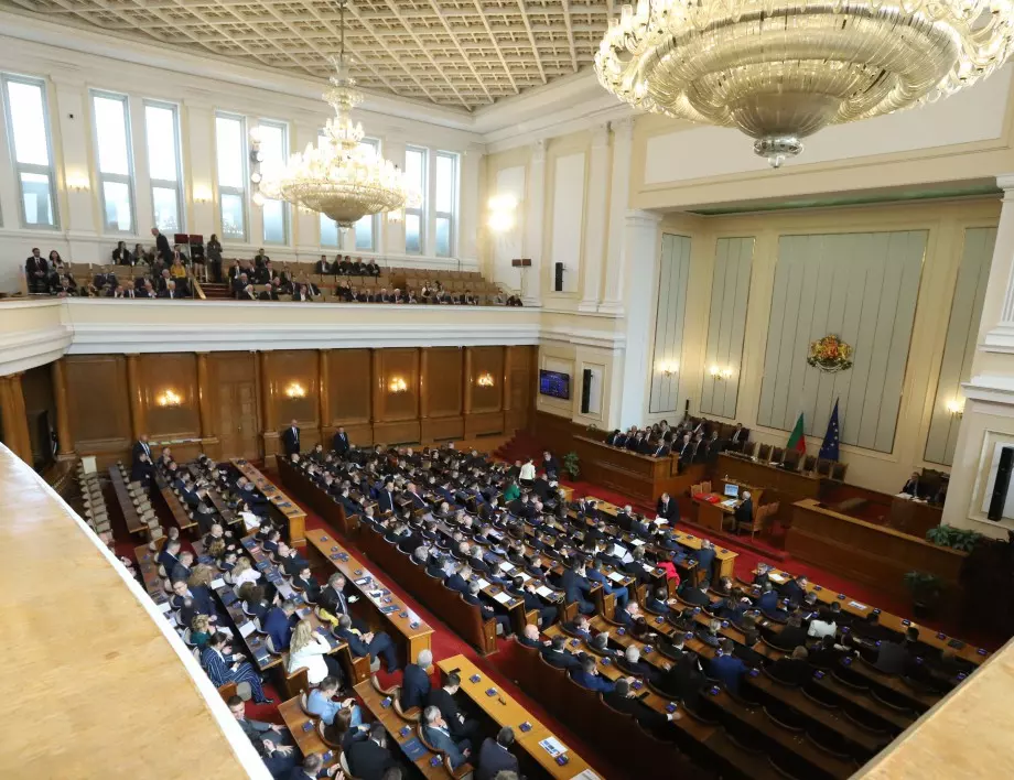 Политолози очакват бързо да се завъртят мандатите за съставяне на правителство