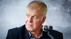 {{ otherArticle[0].article.title }}