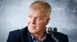 {{ otherArticle[0].article.title }}