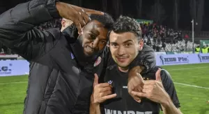 {{ otherArticle[0].article.title }}