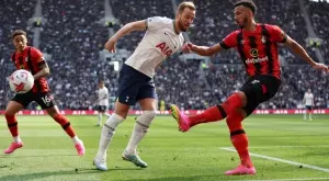 Борнемут шокира Тотнъм насред Северен Лондон, "спърс" все по-далеч от топ 4