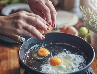 Бърза и здравословно закуска: Яйца със зеленчуци на тиган