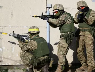 Украйна ще удължи военното положение и мобилизацията до август
