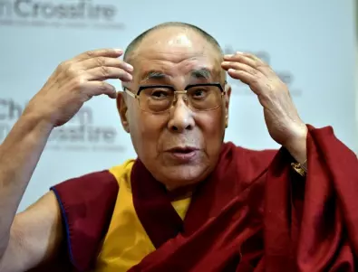 Нов скандален клип с Далай Лама - този път пипа Лейди Гага (ВИДЕО)