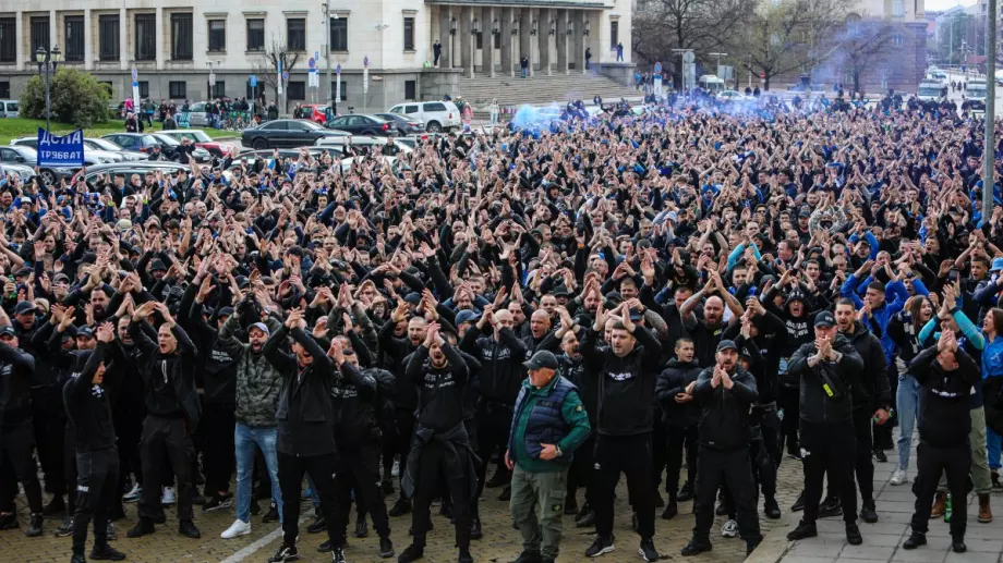 ВИДЕО+СНИМКИ: Многобройно "синьо" шествие надъха Левски за победа