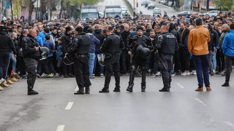 Арести още преди дербито! Полицията задържа фен