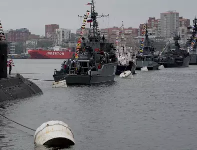 Флагманът на Руския черноморски флот и руска корвета: На буксир след украински атаки (СНИМКИ)